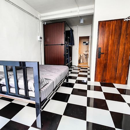 Noir Cafe And Hostel Chinatown בנגקוק מראה חיצוני תמונה