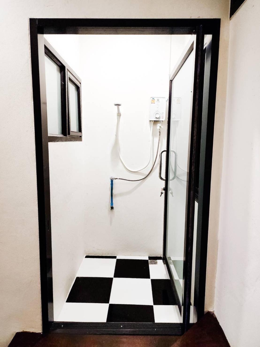 Noir Cafe And Hostel Chinatown בנגקוק מראה חיצוני תמונה