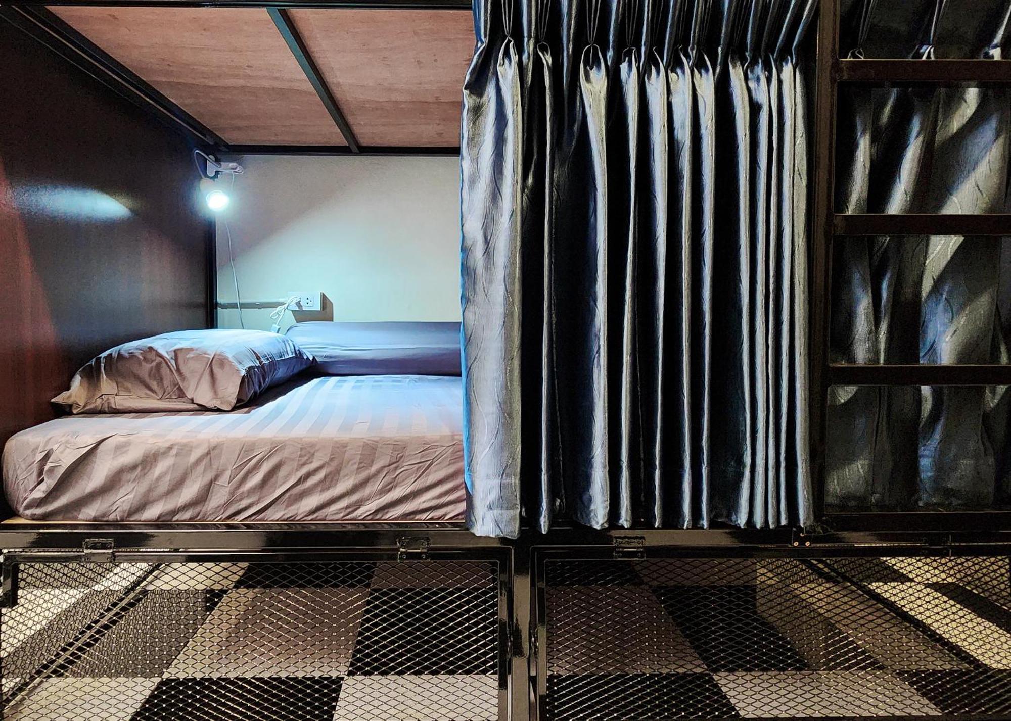Noir Cafe And Hostel Chinatown בנגקוק מראה חיצוני תמונה